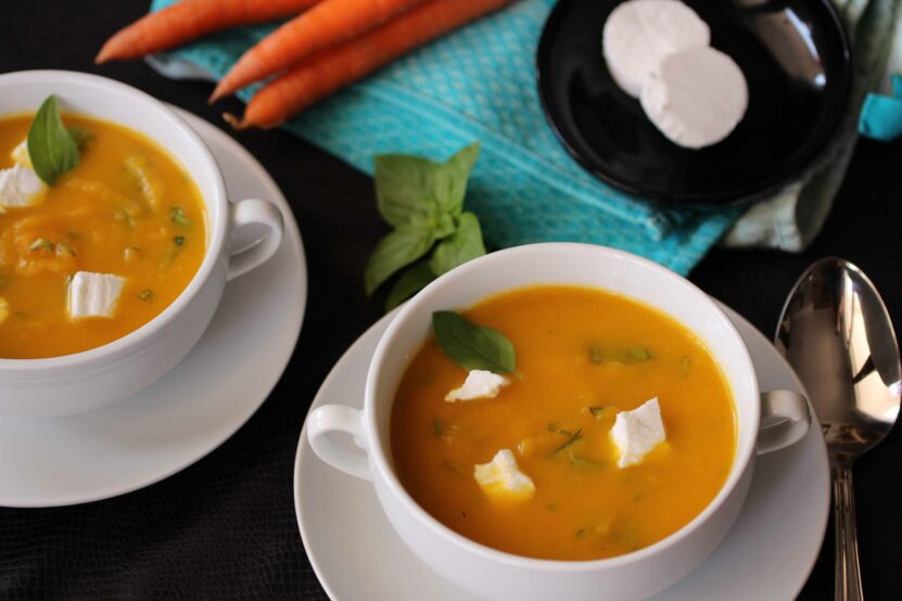 Cold carrot soup with goat cheese and basil 1 koude wortelsoep met geitekaas en basilicum LR scaled