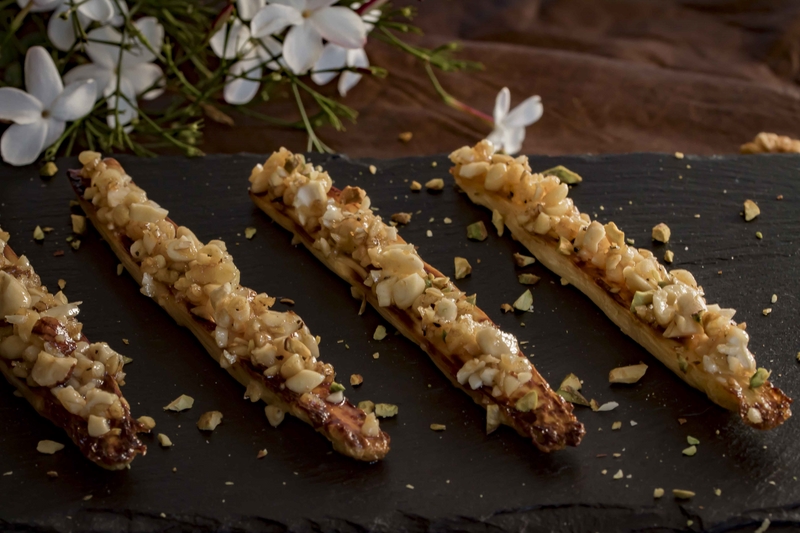 Espárragos blancos caramelizado con aliño de nueces 3 gekarameliseerde witte asperges met notendressing4 Copiar