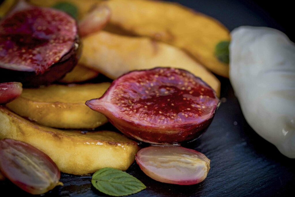 Ensalada de higos con queso feta y almendras 7 Gebakken appeltjes met vijgen5 scaled