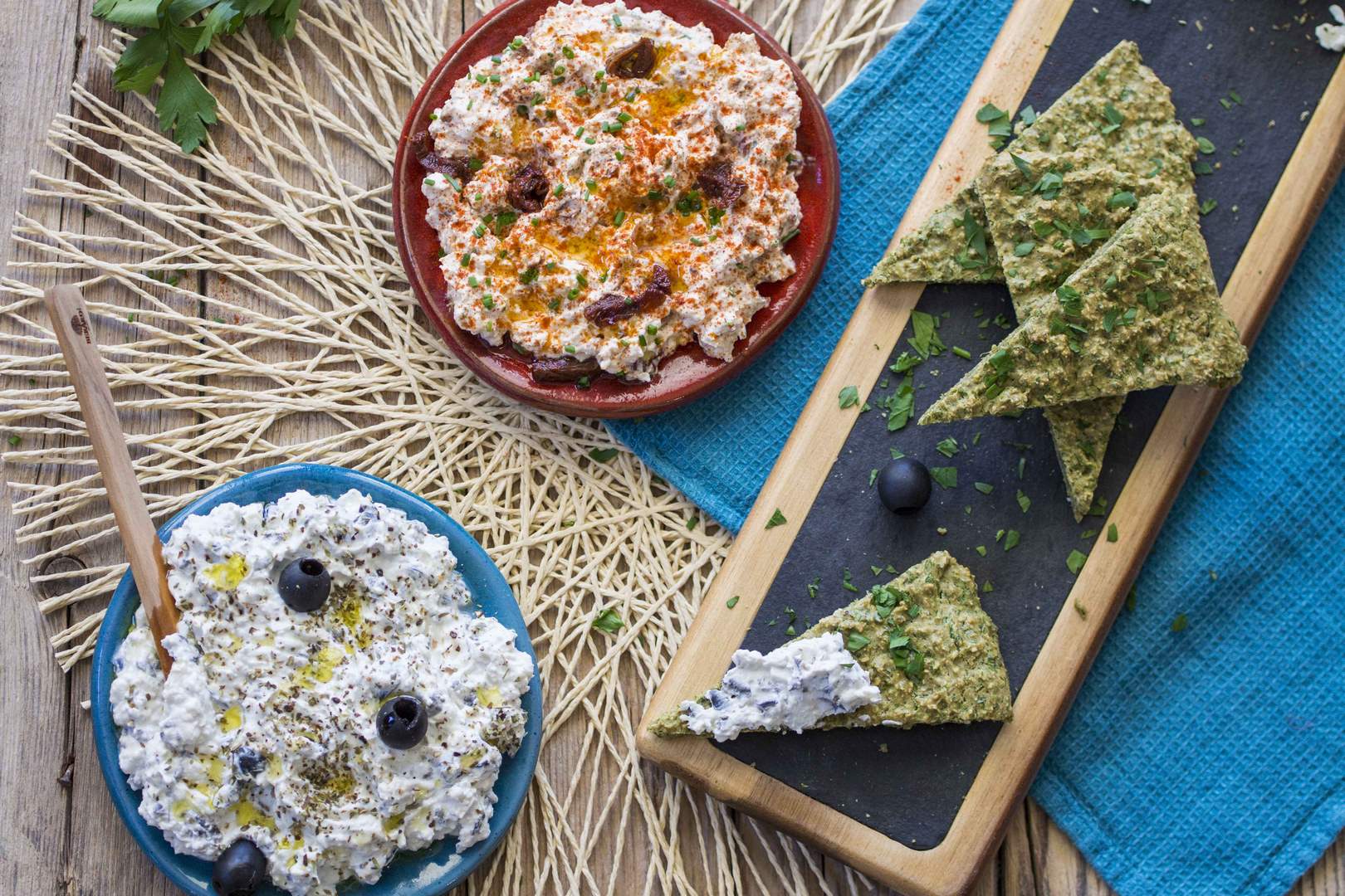 Parsley flat bread with two feta spreads 3 Peterselie brood met deta spread 1.1 Copiar