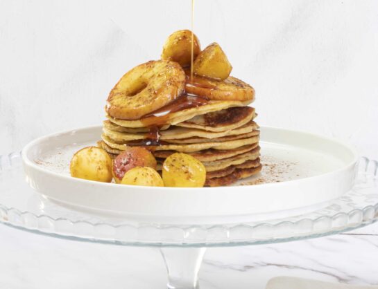 Banana pancake with baked cinnamon apples 100 Bananen pannekoekjes met kaneelappeltjes 1.1