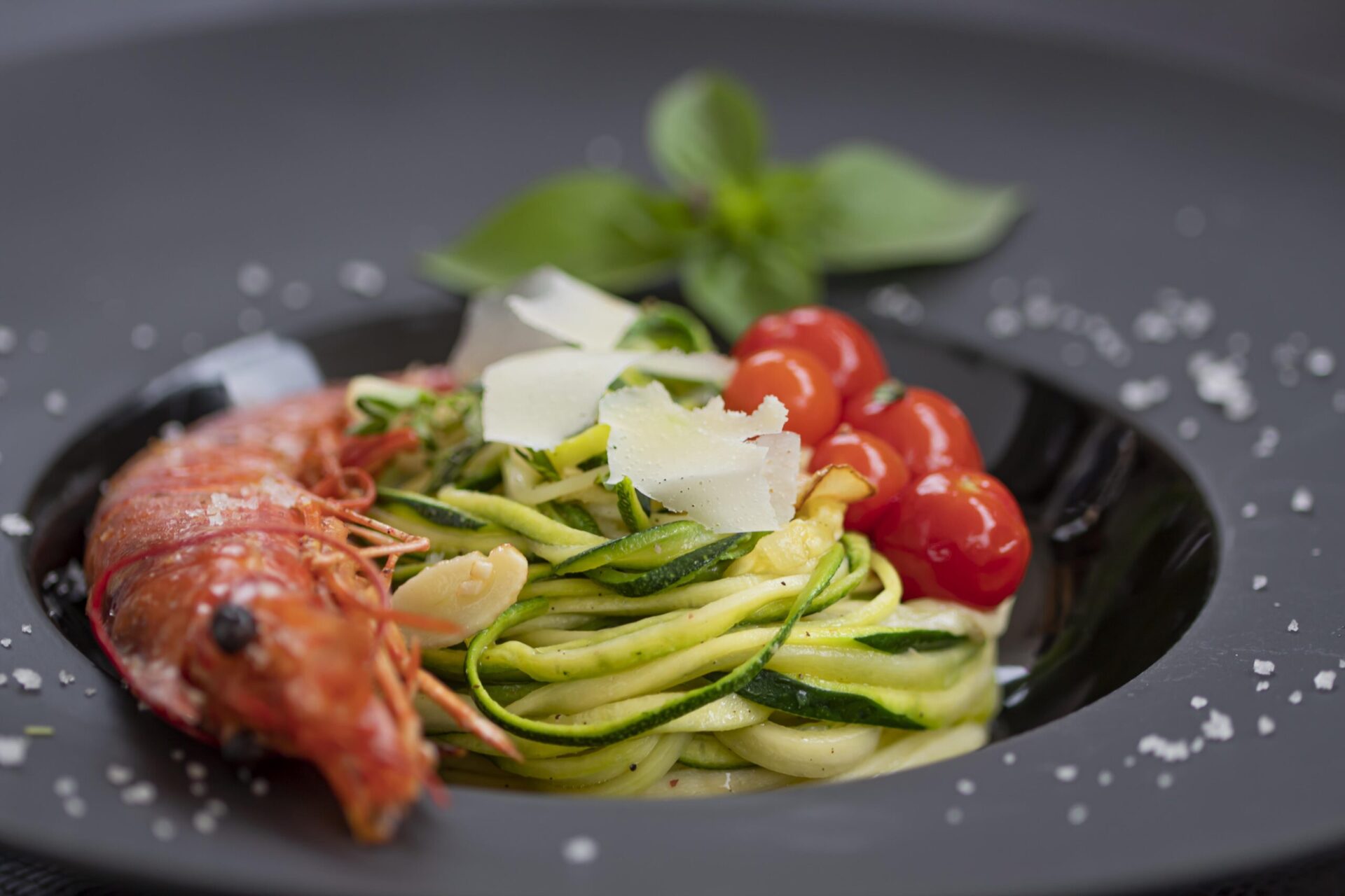 ga verder Simuleren elkaar Courgetti with scampi and cherry tomatoes