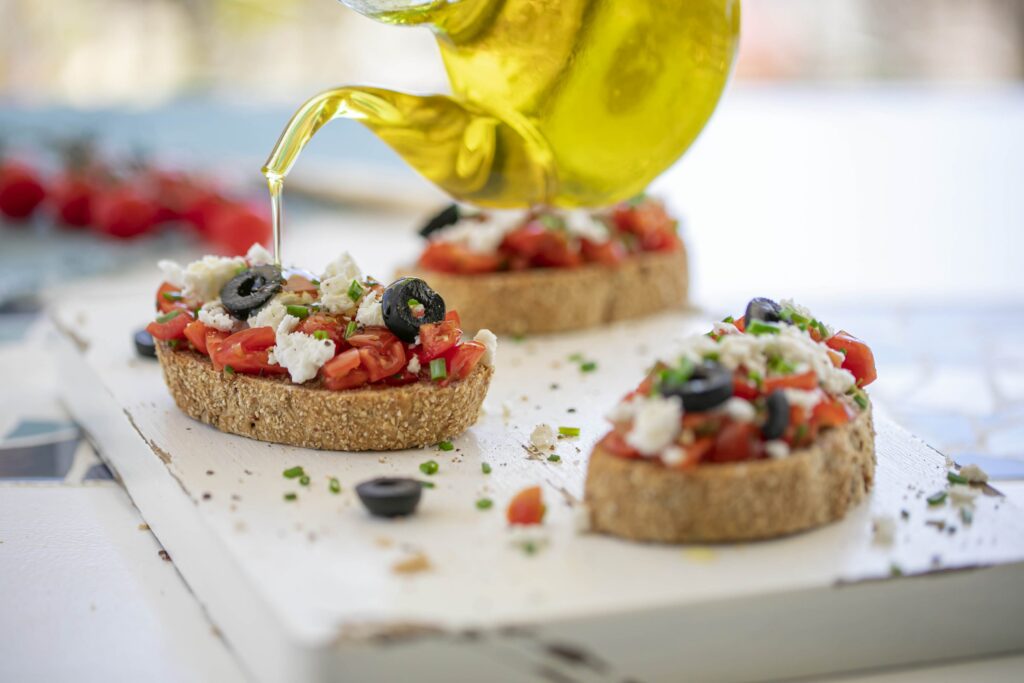 Bruschetta with tomato and feta - Secretos Del Sur