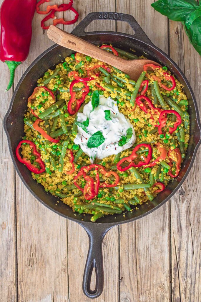 Baked quinoa with saffron and basil yogurt - Secretos Del Sur