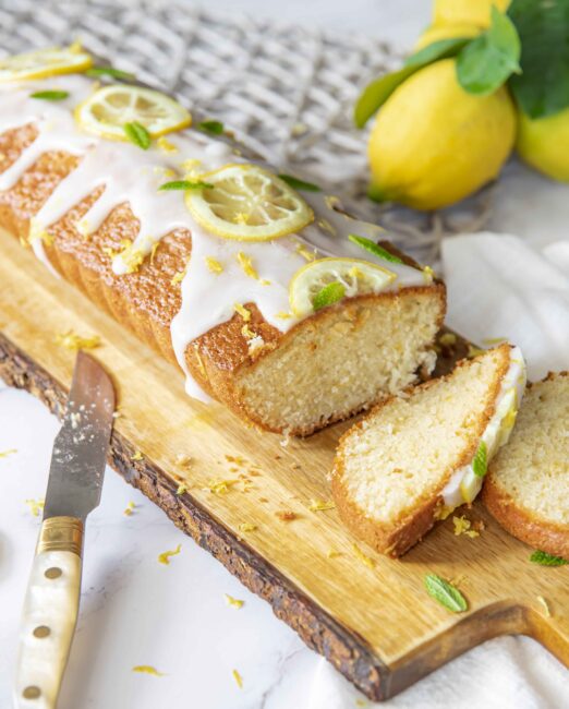 Delicious fresh lemon cake with lemon icing