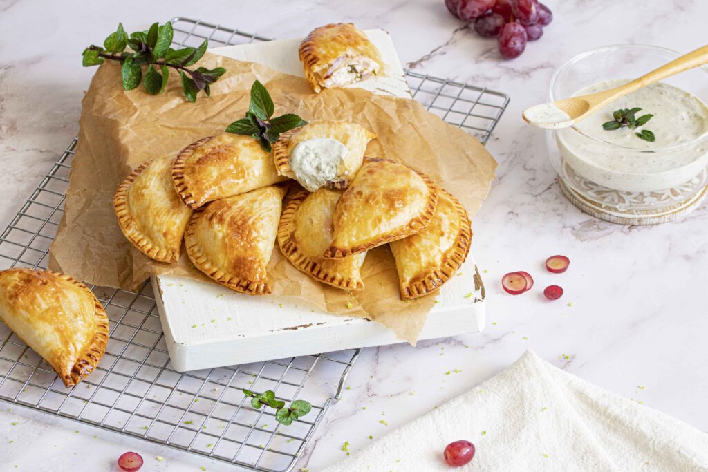 Empanadas with spinach, raisins and pine nuts 5 Empanadas gebakken druiven 1.1