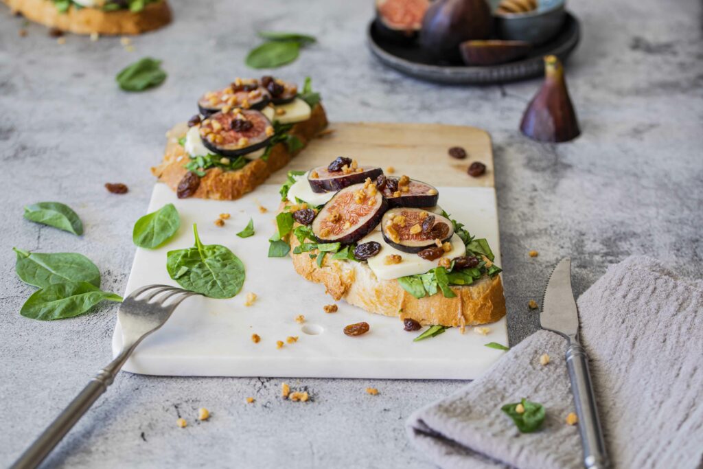 Toast with spinach, mint, Mozzarella and figs 3 Toast met spinazie Mozarrela en vijgen 1.1