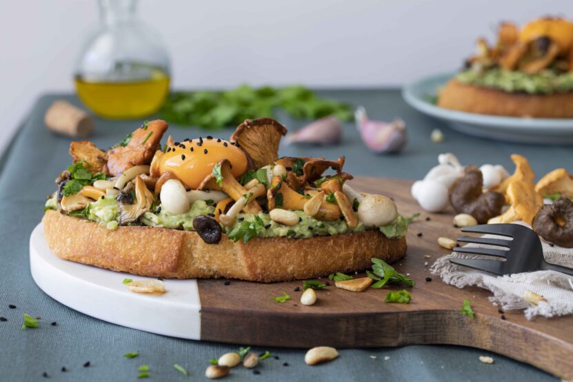 A mixture of Chanterelles and Enoki mushrooms, fried with parsley and garlic on a toast with avocado and an egg yolk to finish it…