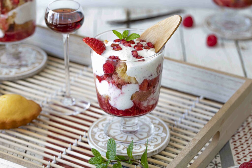 Trifle van madeleine cake yoghurt en rood fruit 1.3