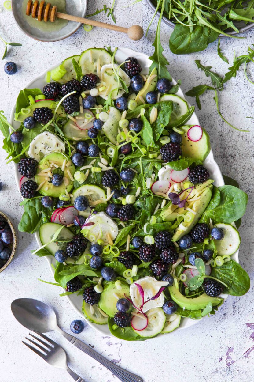 Berry salad with goat cheese and honey 1 Bessen salade met geitekaas en honing 5
