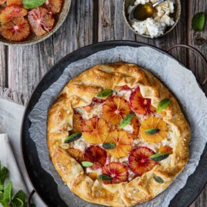 Galette met griekse geitenkaas en bloedsinaasappel