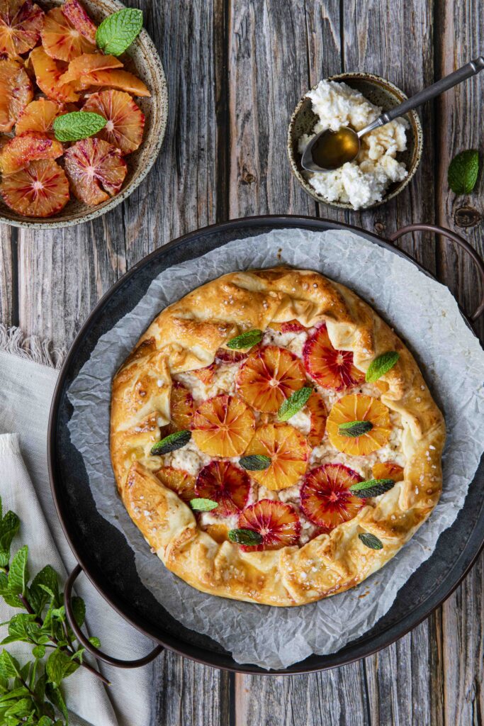Galette with Greek goat cheese, orange and honey - Secretos Del Sur