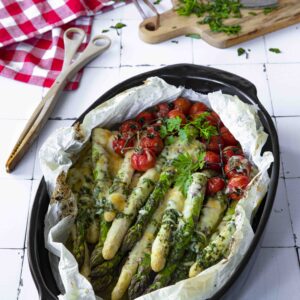 Gegratineerde asperges in papillote