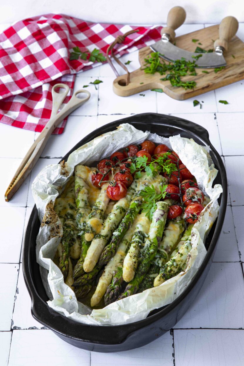 Gegratineerde asperges in papillote