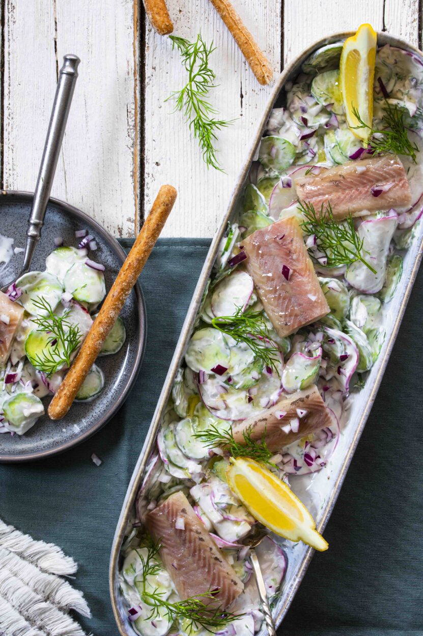 Ensalada de pepino y rábano con anguila ahumada 1 Ensalada de pepino y rábano con anguila ahumada