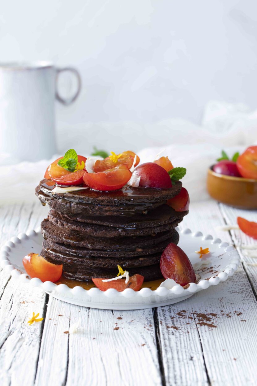 Boekweit pannenkoeken met chocolade en pruimen
