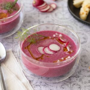 Radijsessoep met rode biet